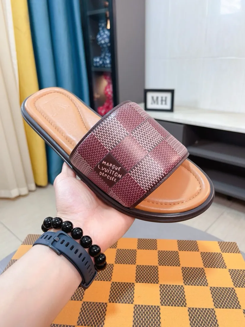 Men's shoes 💰340🌹🌹 (lv-Louis Vuitton) New men's slippers, high-end boutique, exquisite embossed logo decoration on the upper, fine workmanship, super soft soles, casual, loose and comfortable, a must-have in summer! \nsize：38-44